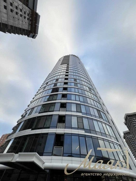 From the Owner, sale of a new apartment in the Center, SkyLine Resi residential complex