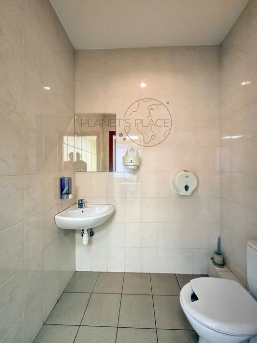 I will sell a 5-room apartment on Saksaganskoho St. 42. No commission!
