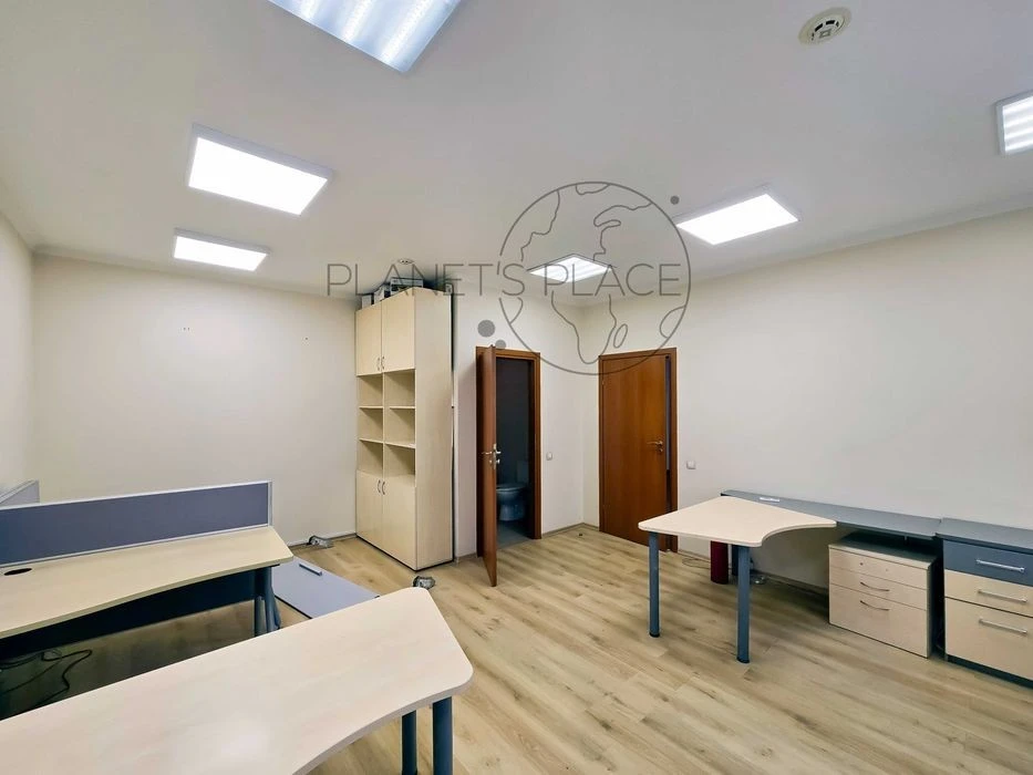 I will sell a 5-room apartment on Saksaganskoho St. 42. No commission!