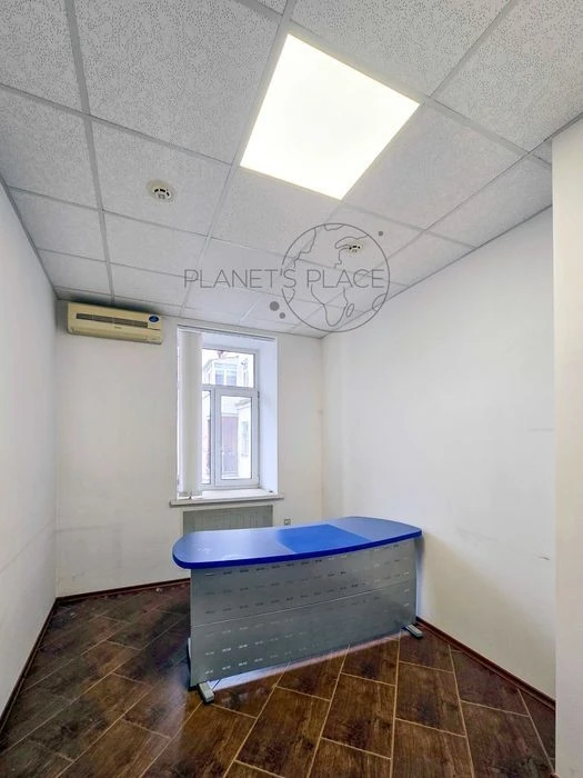 I will sell a 5-room apartment on Saksaganskoho St. 42. No commission!