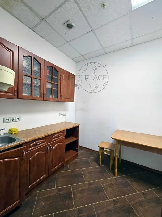 I will sell a 5-room apartment on Saksaganskoho St. 42. No commission!