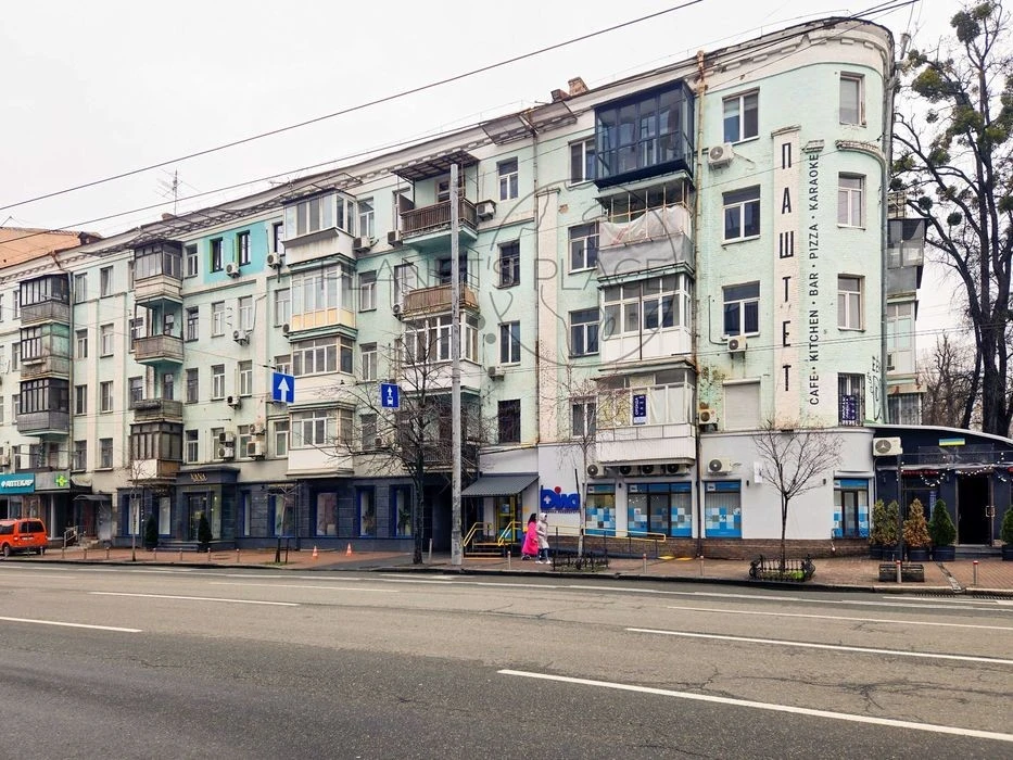 I will sell a 5-room apartment on Saksaganskoho St. 42. No commission!
