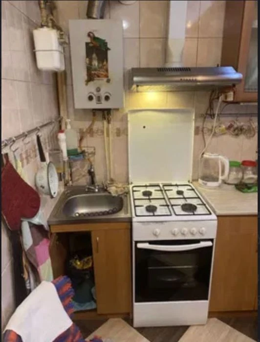 I will sell a 3-room apartment, str. Novoorlovskaya 22 (district of Ivan Maz. Ave