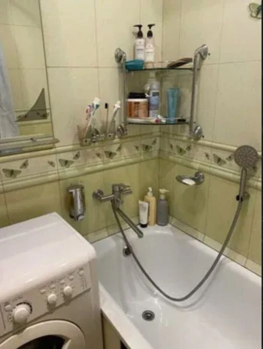 I will sell a 3-room apartment, str. Novoorlovskaya 22 (district of Ivan Maz. Ave