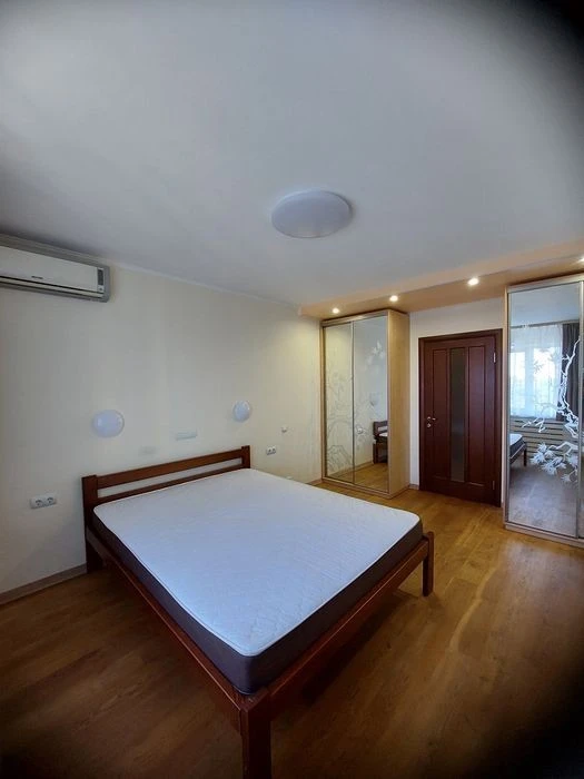 I will sell an ideal 2-room apartment on Sholom Aleichem 17 B street with a