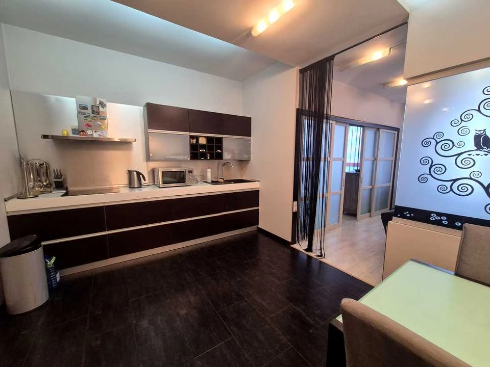 Apartment. Kyiv, Zhylyanska Street.