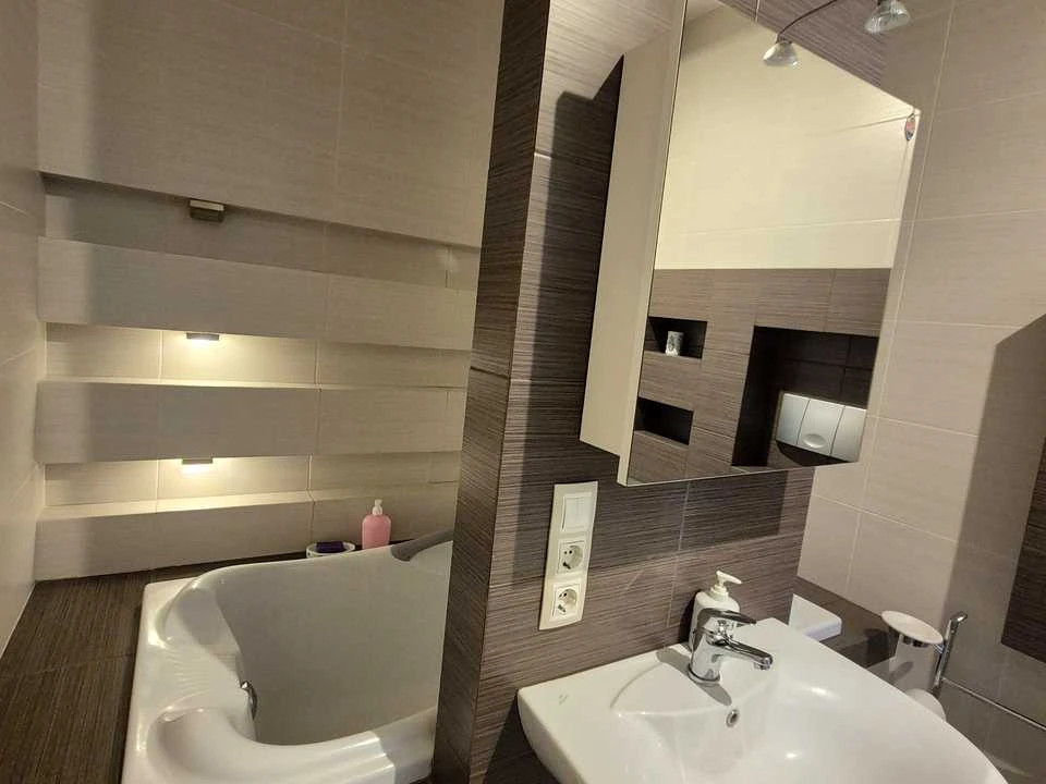 Apartment. Kyiv, Zhylyanska Street.
