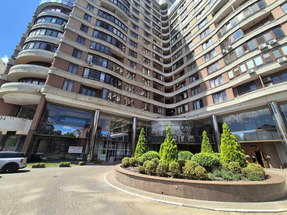 Apartment. Kyiv, Zhylyanska Street.