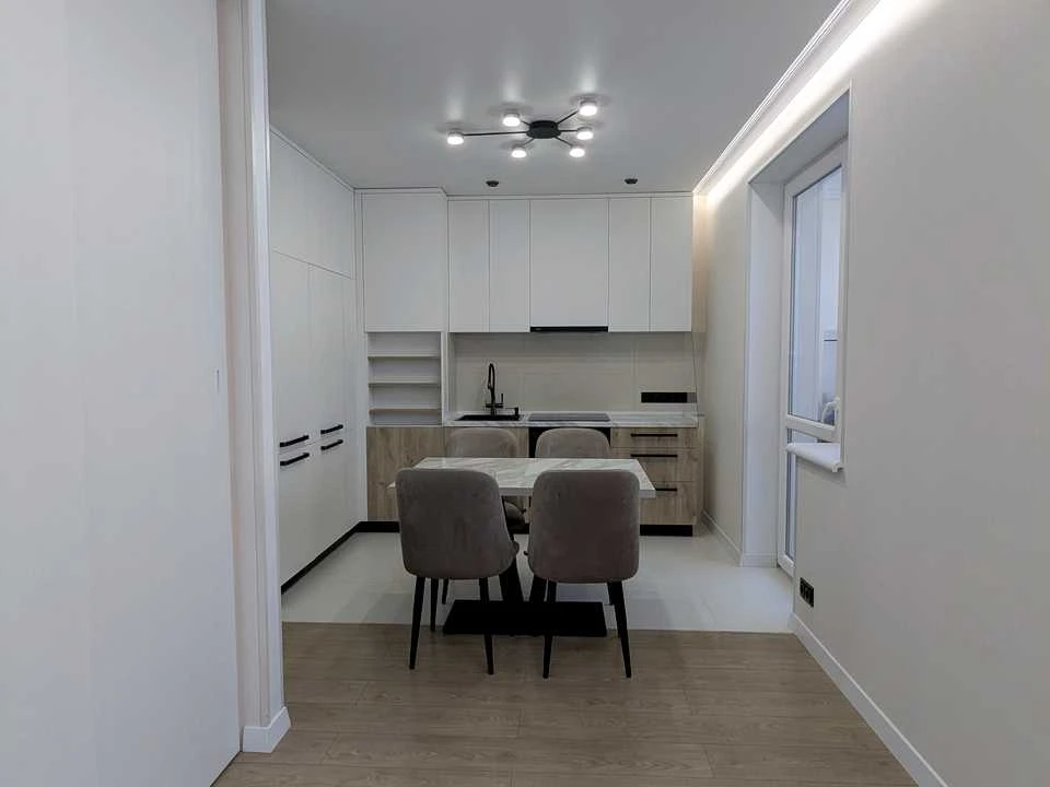 Apartment. Kharkiv, Myru St.