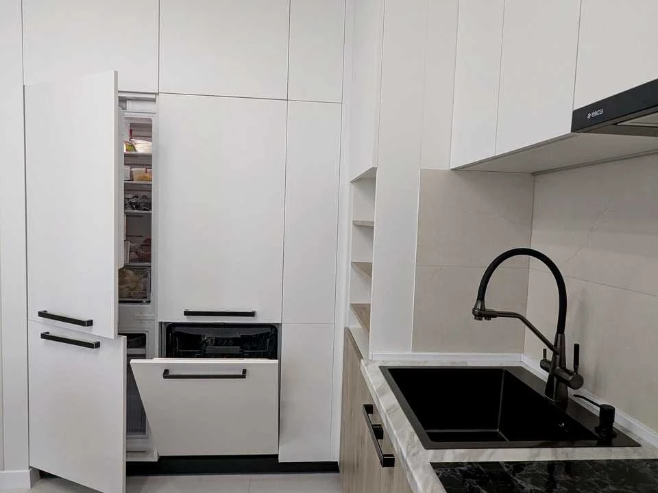 Apartment. Kharkiv, Myru St.