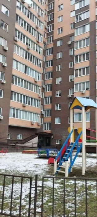 Двір закритого типу.