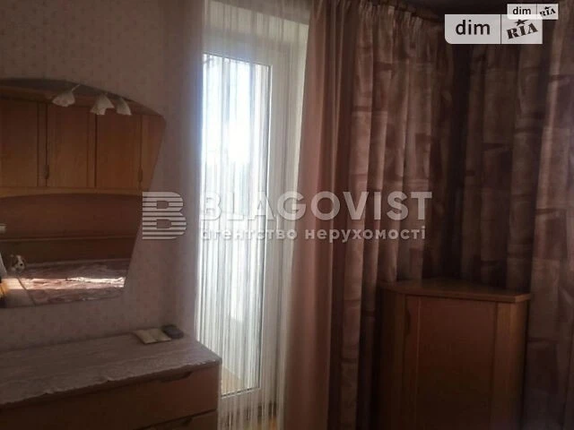 Sale of 3-room apartment 69.5 sq. m. on Oleksandra Dovzhenko St. 14