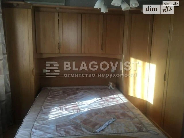 Sale of 3-room apartment 69.5 sq. m. on Oleksandra Dovzhenko St. 14