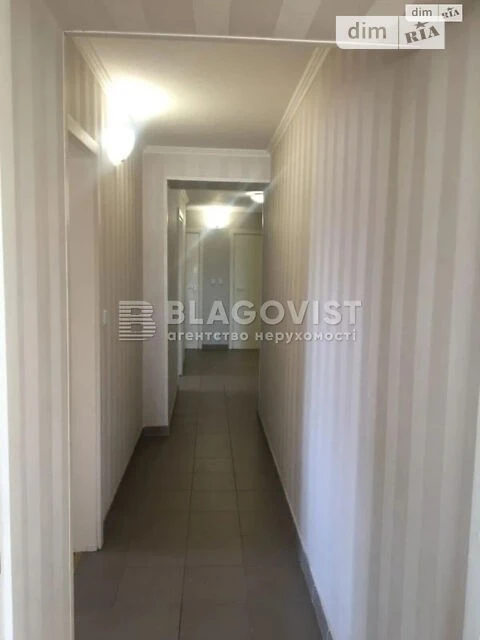 Sale of 3-room apartment 69.5 sq. m. on Oleksandra Dovzhenko St. 14