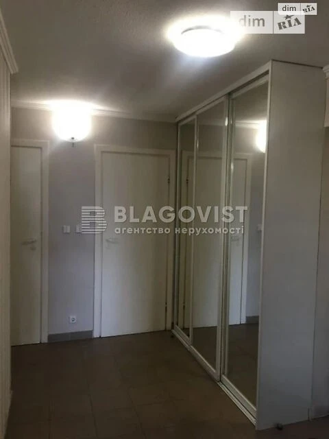 Sale of 3-room apartment 69.5 sq. m. on Oleksandra Dovzhenko St. 14
