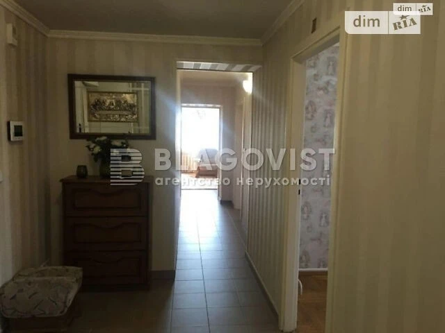 Sale of 3-room apartment 69.5 sq. m. on Oleksandra Dovzhenko St. 14