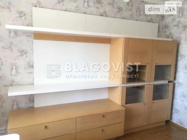 Sale of 3-room apartment 69.5 sq. m. on Oleksandra Dovzhenko St. 14