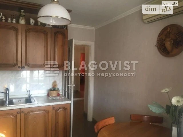 Sale of 3-room apartment 69.5 sq. m. on Oleksandra Dovzhenko St. 14