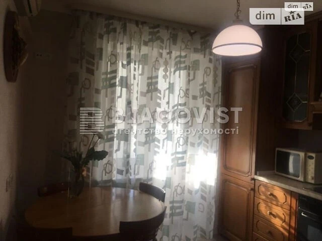 Sale of 3-room apartment 69.5 sq. m. on Oleksandra Dovzhenko St. 14