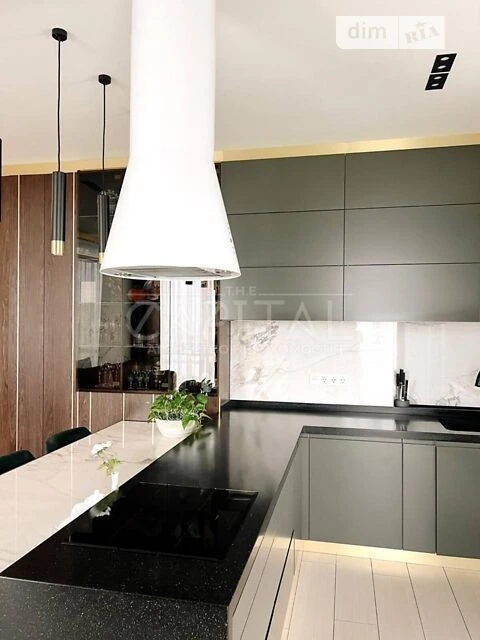 Sale of 3-room apartment 105 sq. m on Knyazya Romana Mstislavich street