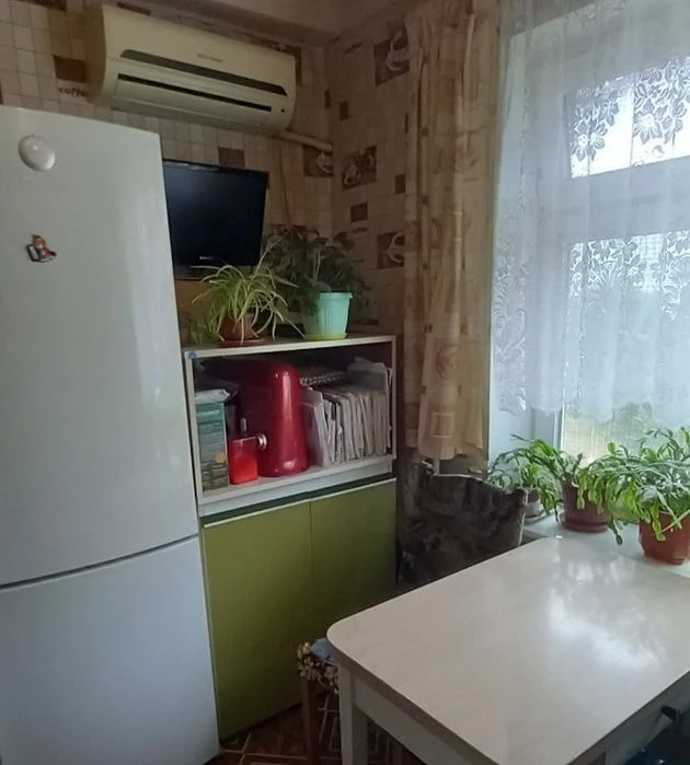 Продаётся 2 ком квартира Правый берег