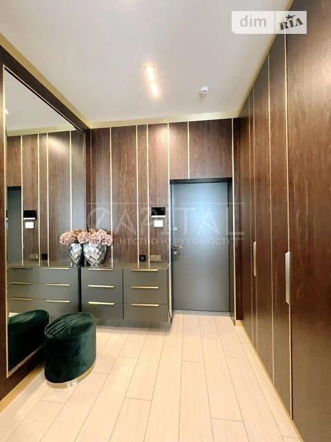 Sale of 3-room apartment 105 sq. m on Knyazya Romana Mstislavich street