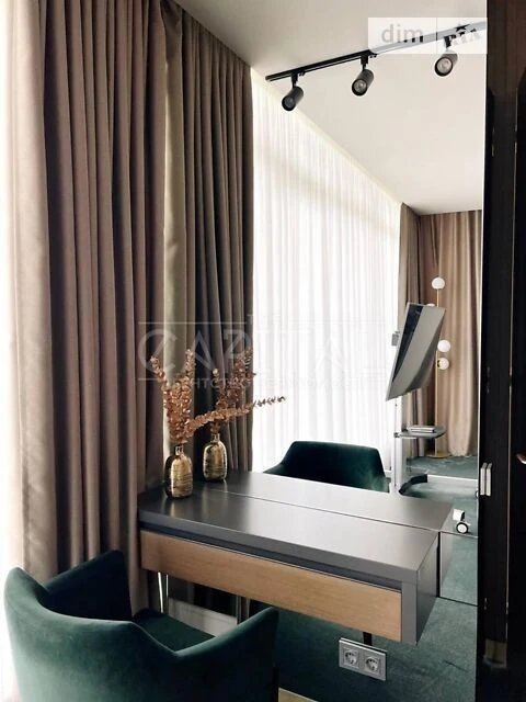 Sale of 3-room apartment 105 sq. m on Knyazya Romana Mstislavich street