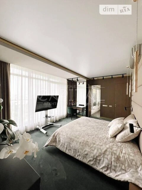 Sale of 3-room apartment 105 sq. m on Knyazya Romana Mstislavich street
