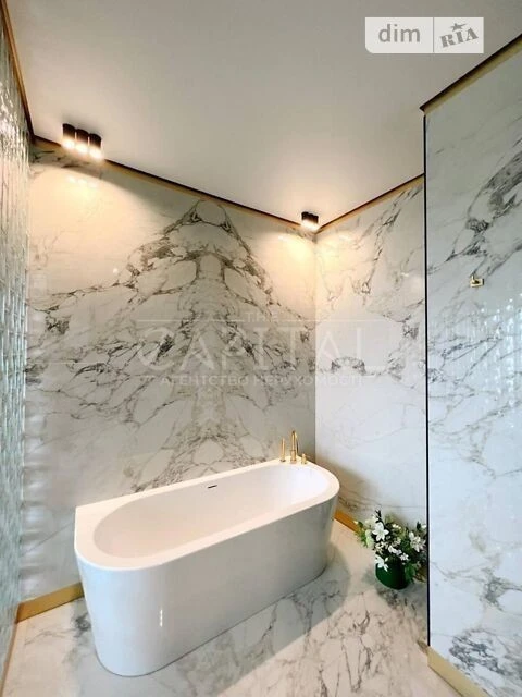 Sale of 3-room apartment 105 sq. m on Knyazya Romana Mstislavich street