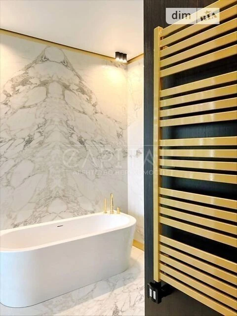 Sale of 3-room apartment 105 sq. m on Knyazya Romana Mstislavich street