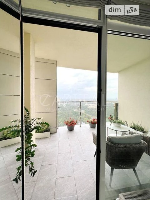 Sale of 3-room apartment 105 sq. m on Knyazya Romana Mstislavich street