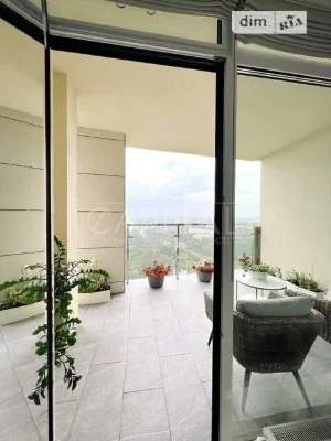 Sale of 3-room apartment 105 sq. m on Knyazya Romana Mstislavich street