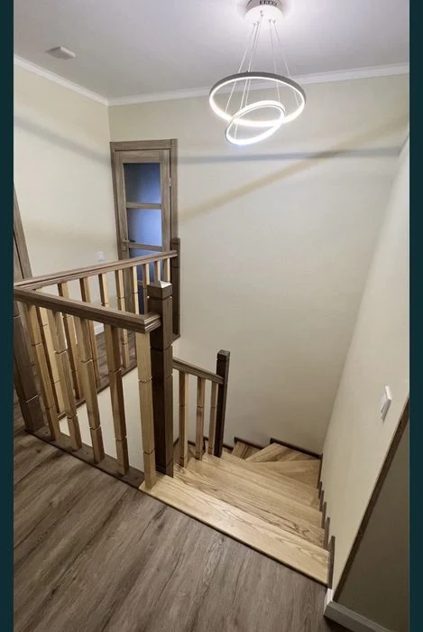4-room apartment, 100 sq.m. new repair of furniture and equipment