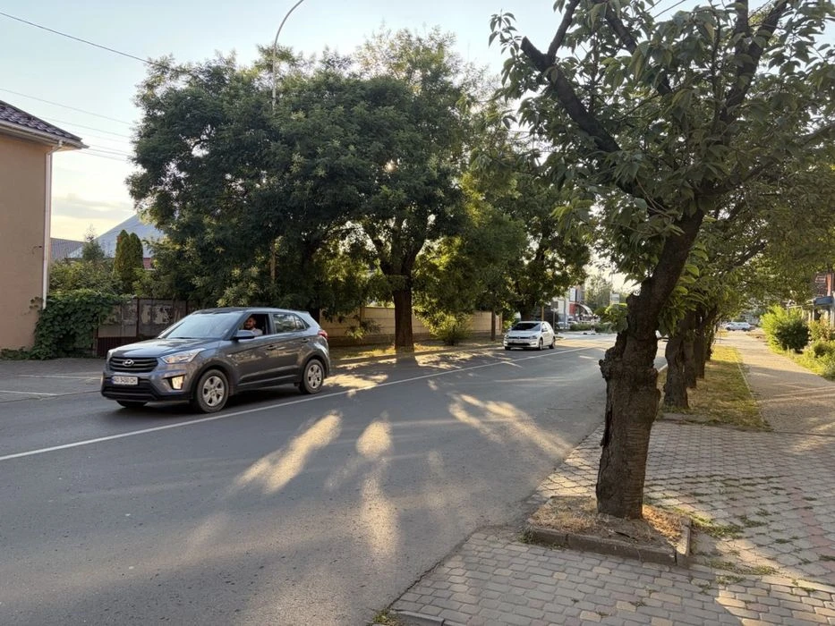 ТЕРМІНОВИЙ ПРОДАЖ. Ділянка під багатоквартирну забудову — це