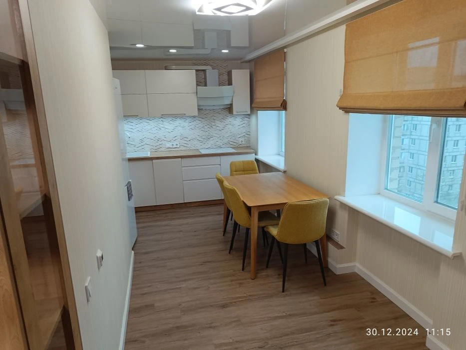 4-room apartment, 100 sq.m. new repair of furniture and equipment