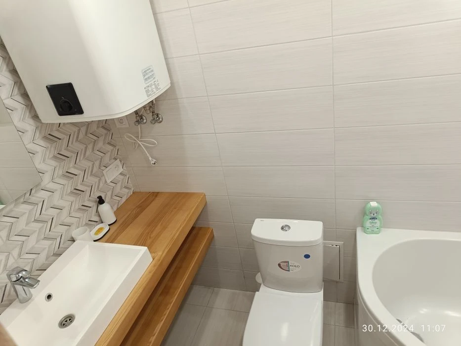 4-room apartment, 100 sq.m. new repair of furniture and equipment
