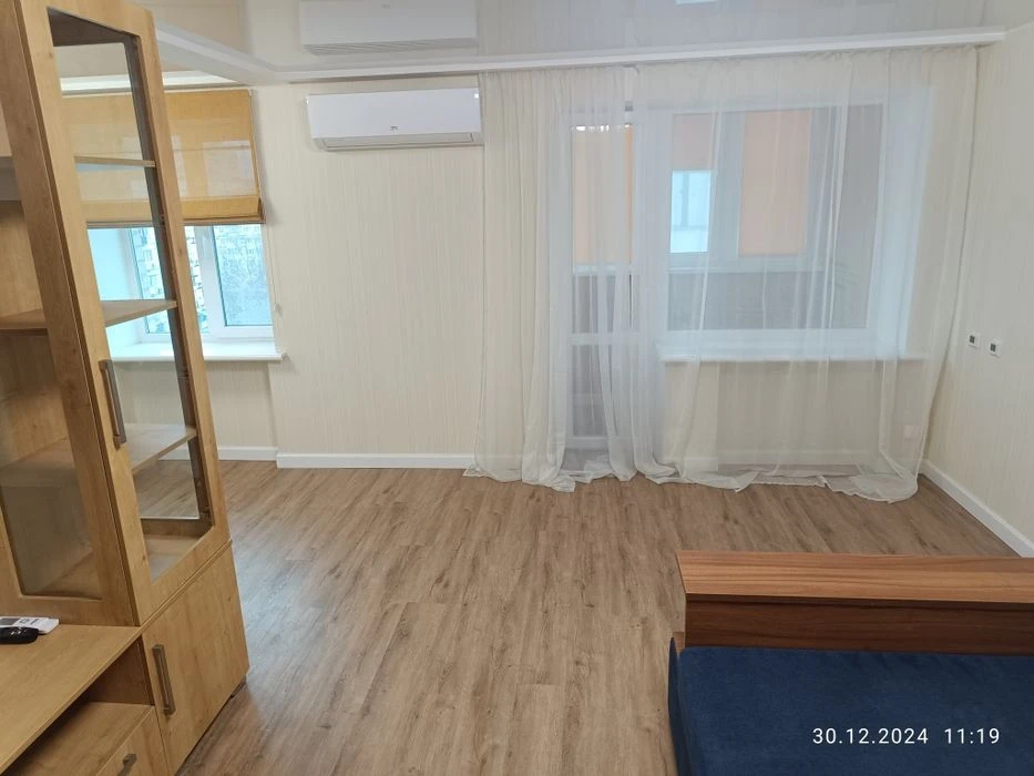 4-room apartment, 100 sq.m. new repair of furniture and equipment