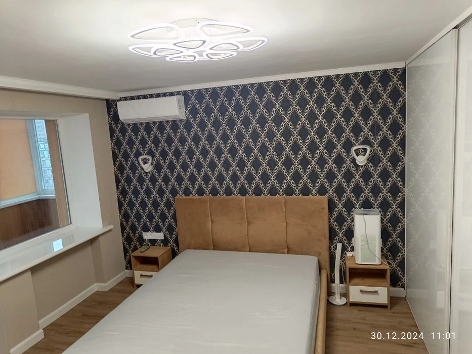 4-room apartment, 100 sq.m. new repair of furniture and equipment