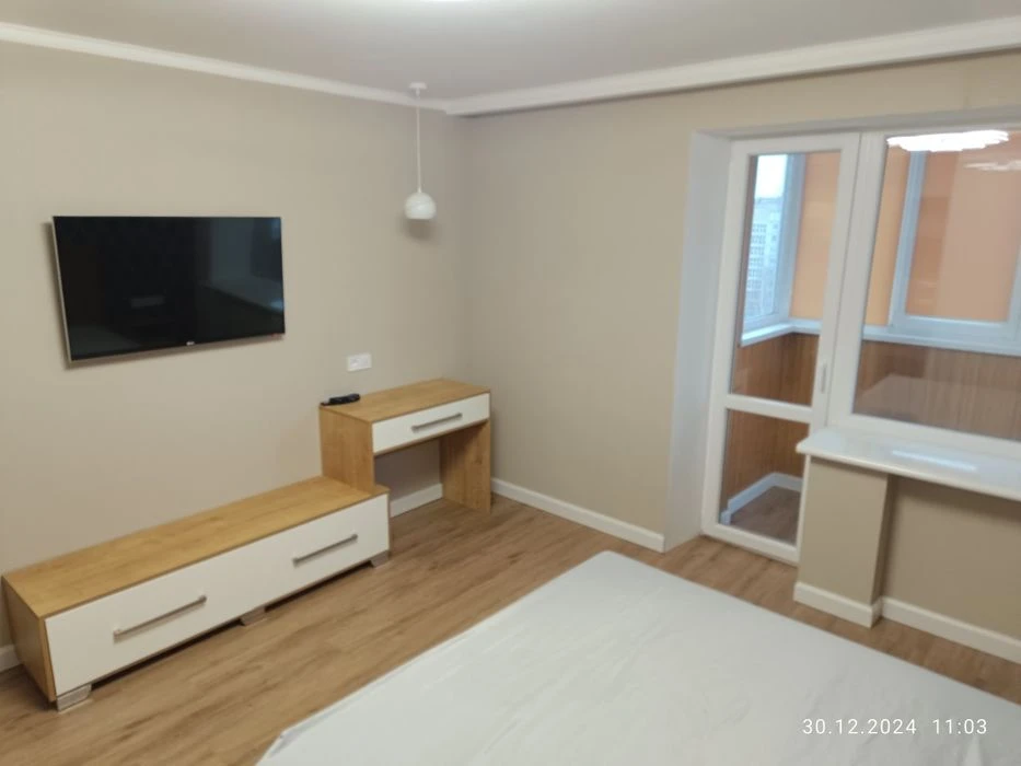 4-room apartment, 100 sq.m. new repair of furniture and equipment