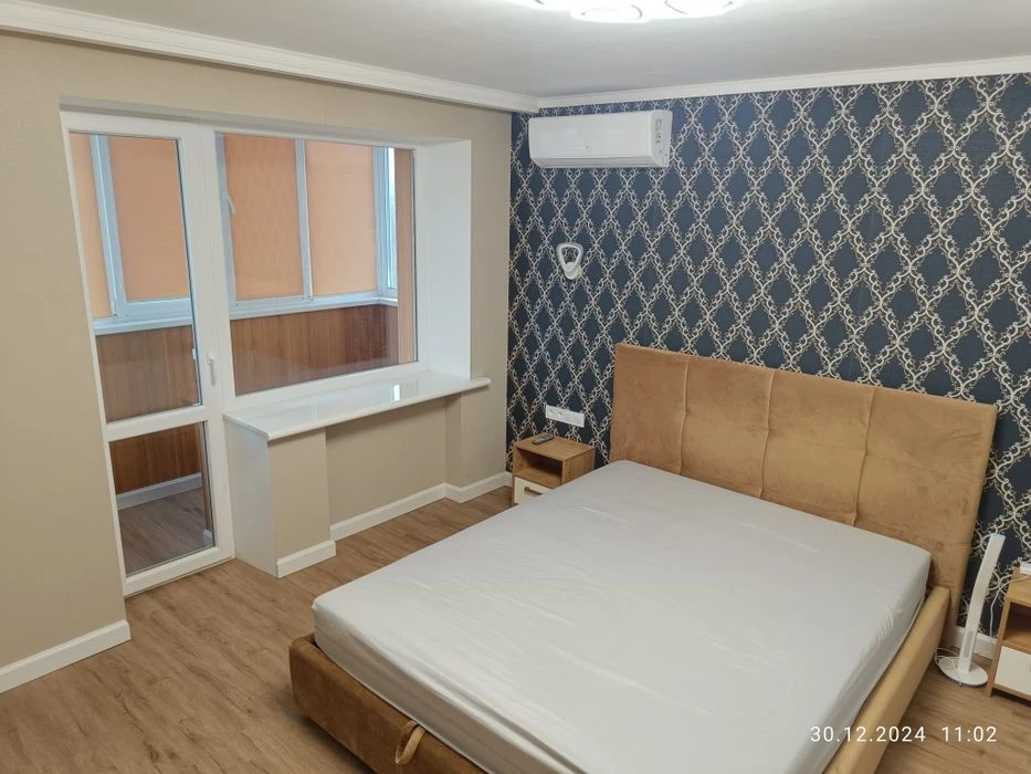4-room apartment, 100 sq.m. new repair of furniture and equipment
