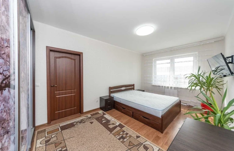Продажа: 2-комнатная квартира 54 м², Софии Русовой, 7
