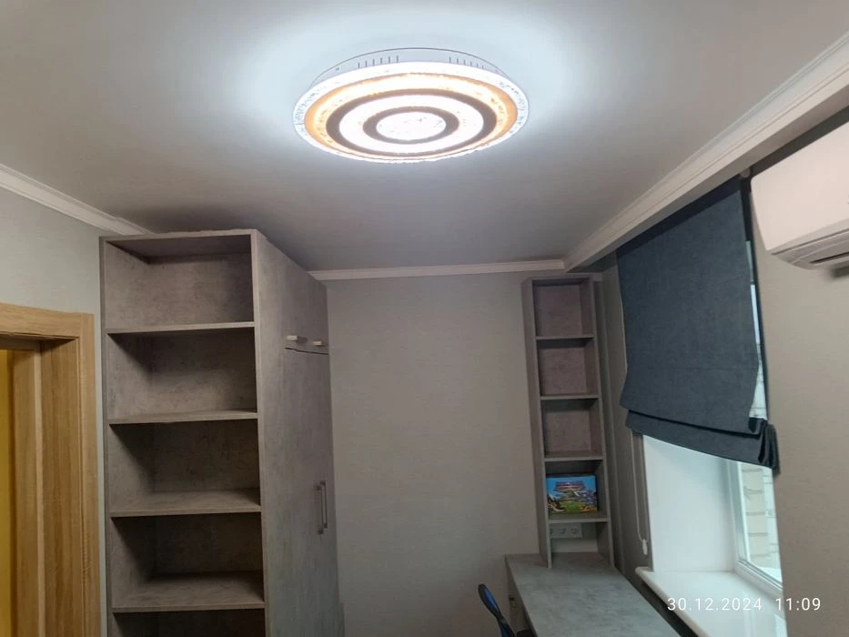 4-room apartment, 100 sq.m. new repair of furniture and equipment