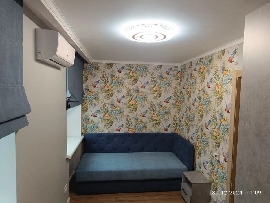 4-room apartment, 100 sq.m. new repair of furniture and equipment