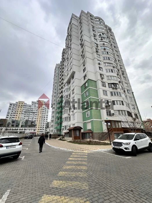 Двухкомнатная квартира на среднем этаже ЖК Европейский /