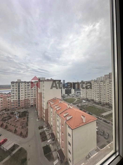 Двухкомнатная квартира на среднем этаже ЖК Европейский /
