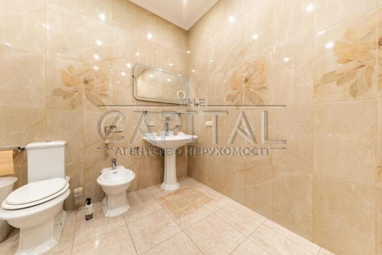 For sale 4-room apartment with a view of the Dnieper with renovation First line O