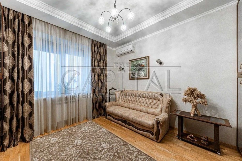 For sale 4-room apartment with a view of the Dnieper with renovation First line O