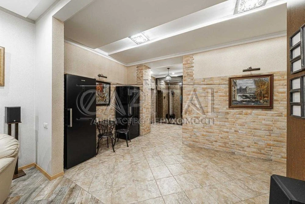 For sale 4-room apartment with a view of the Dnieper with renovation First line O