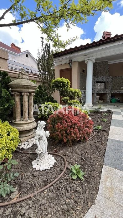 A house for sale in Sauvignon with a pool