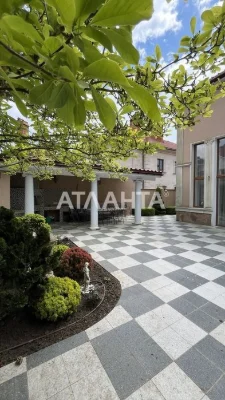 A house for sale in Sauvignon with a pool